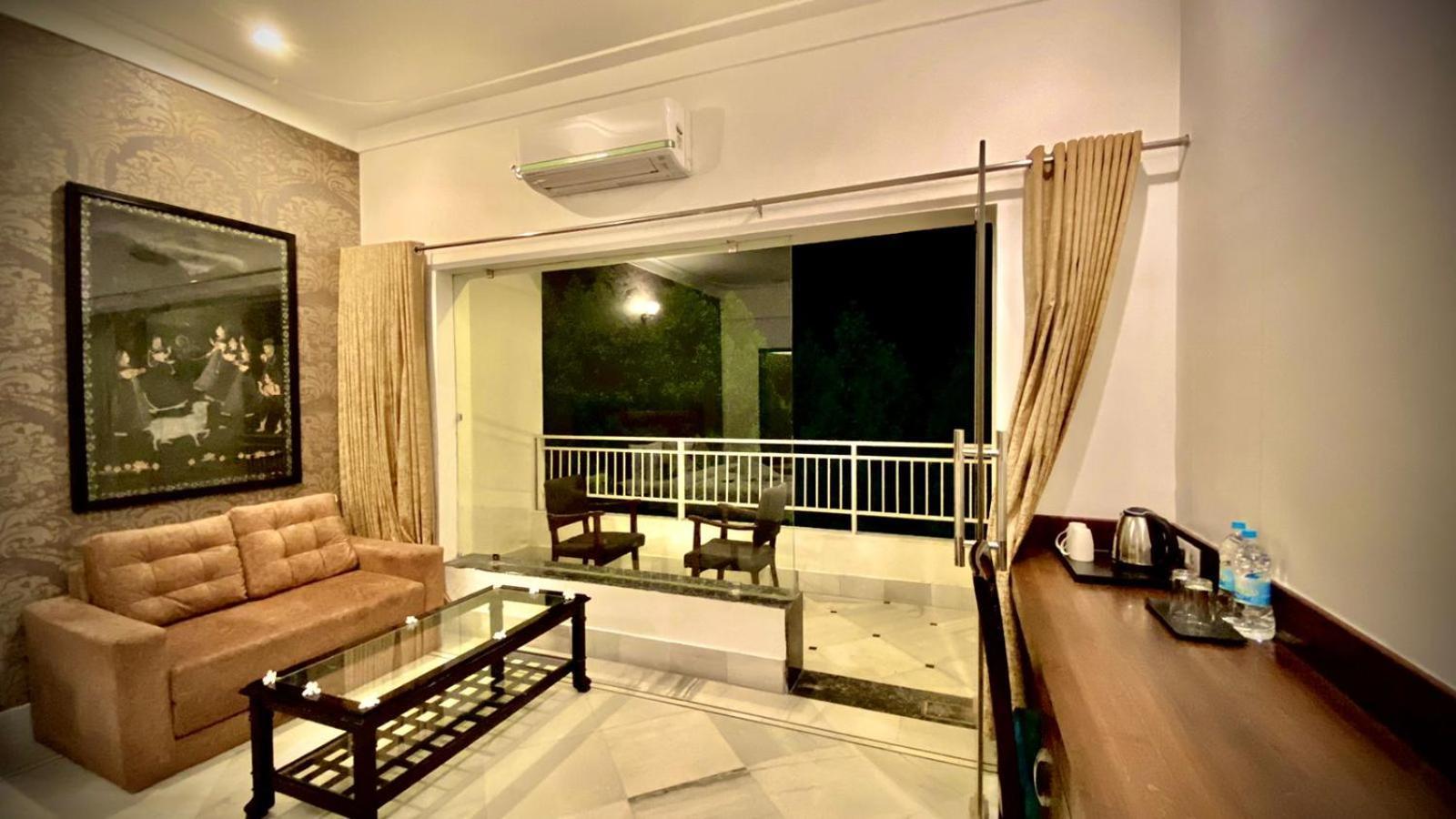 Mewar Palace Resort And Spa Udaipur Extérieur photo